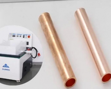 Sử dụng máy đánh bóng từ tính để loại bỏ lớp oxy hóa bề mặt của đồng